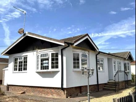 Attractive Park Home For Sale by Online Auction